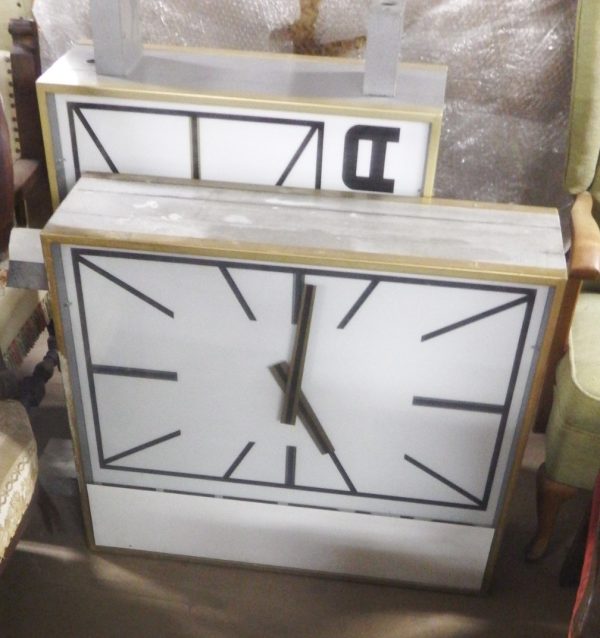 RELOJ DE FACHADA O ESTACIÓN