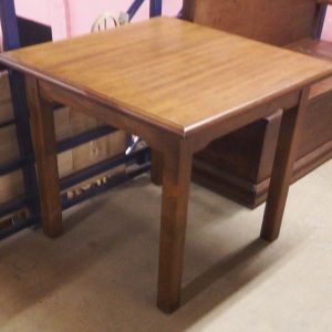 MESA CUADRADA MADERA